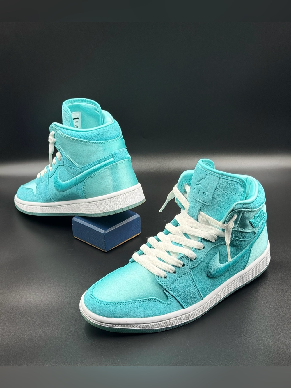 Wmns Air Jordan 1 Retro High 'Season of Her: Aqua' - Picture 7 of 11